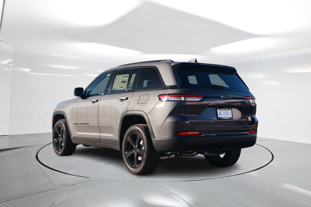 New 2025 Jeep Grand Cherokee Altitude image 2