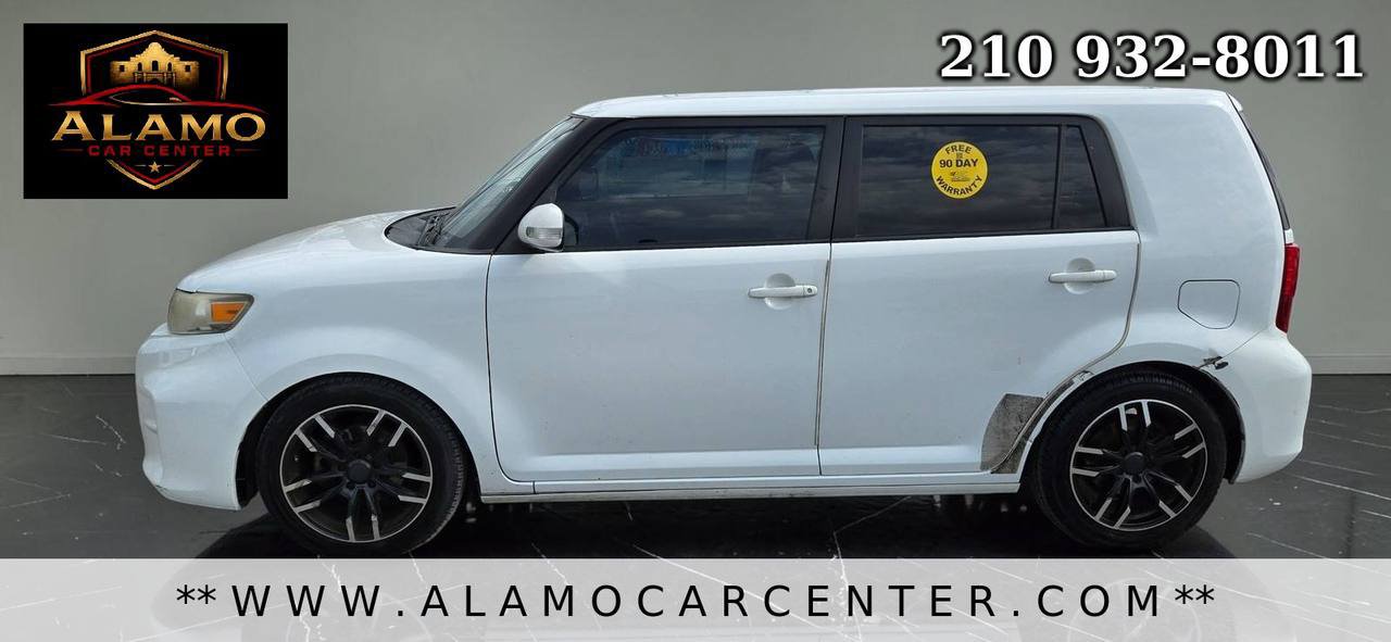 Used 2014 Scion xB FWD image 2