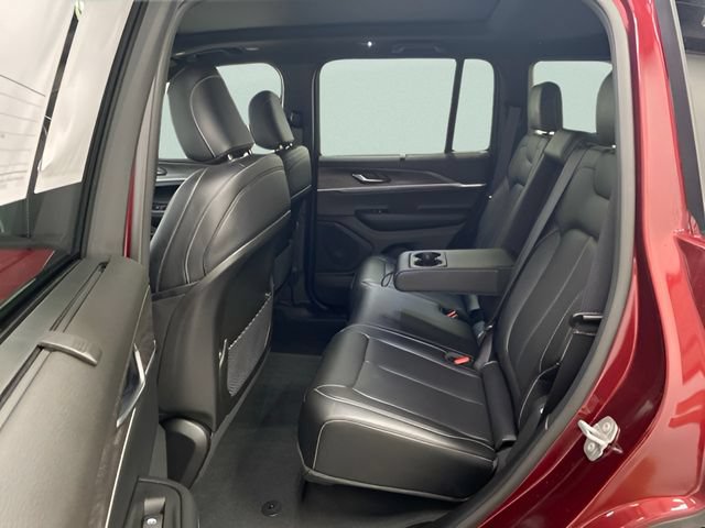 Used 2025 Jeep Grand Cherokee Limited w/ Luxury Tech Group II AWD/4WD image 22
