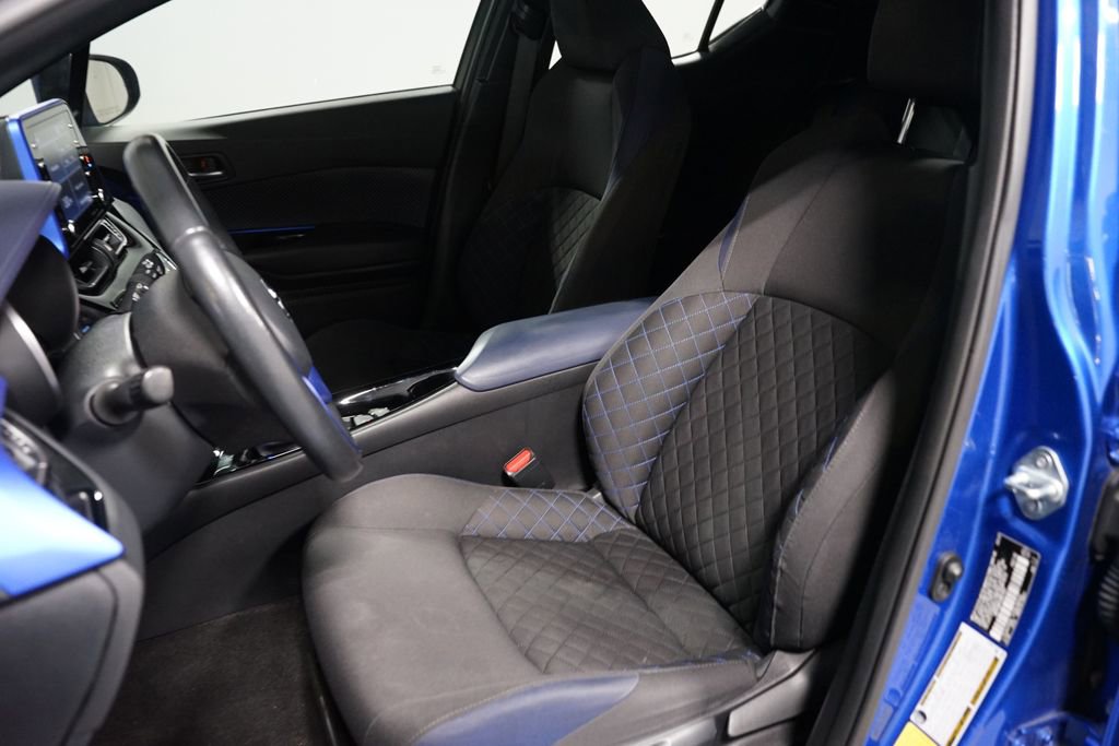 Used 2021 Toyota C-HR XLE FWD image 6