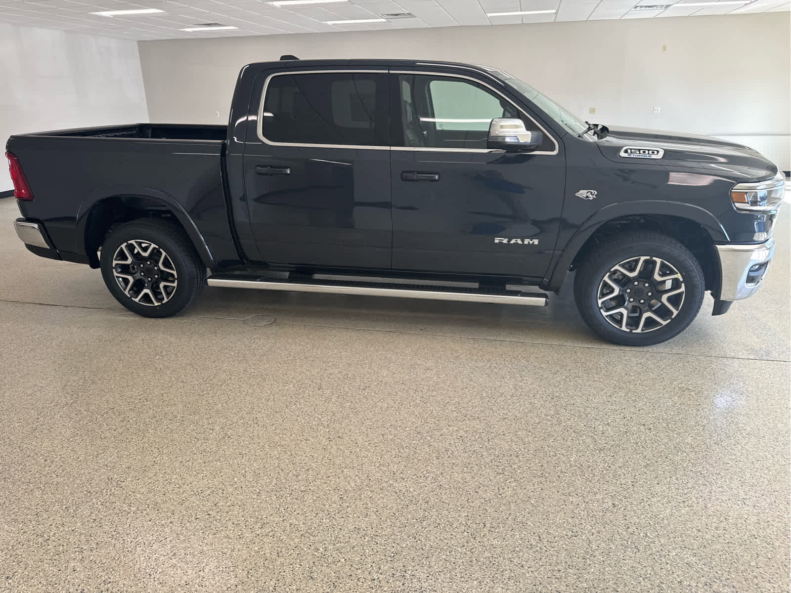 New 2026 RAM 1500 Laramie AWD/4WD image 4