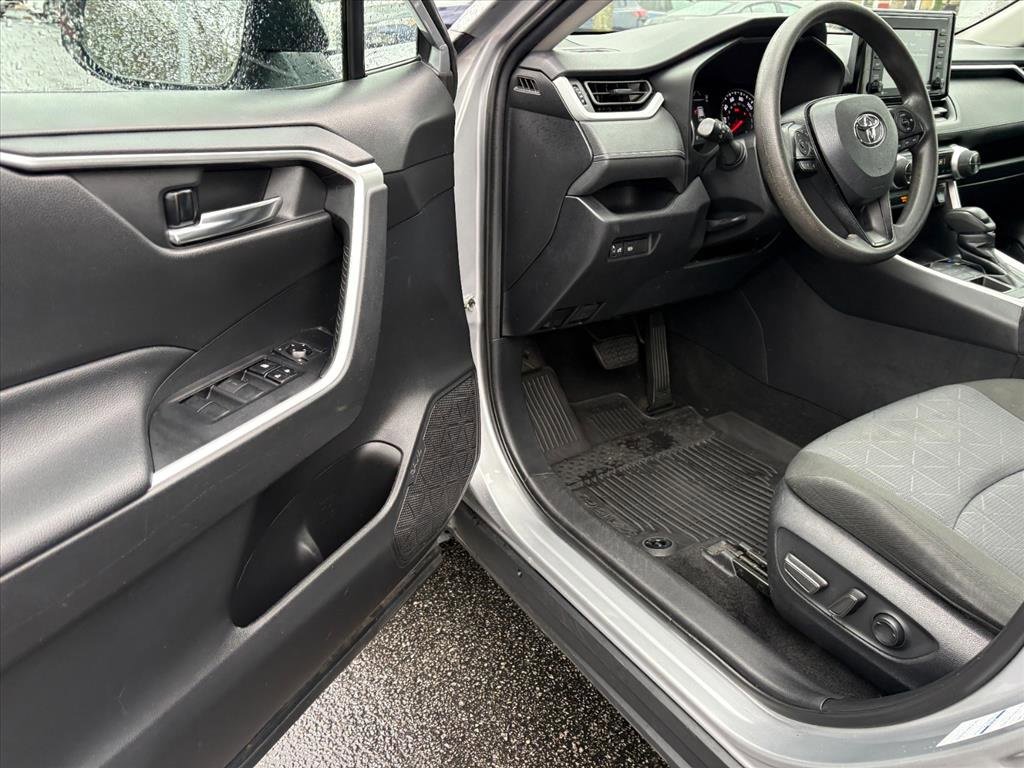 Used 2021 Toyota RAV4 XLE image 15