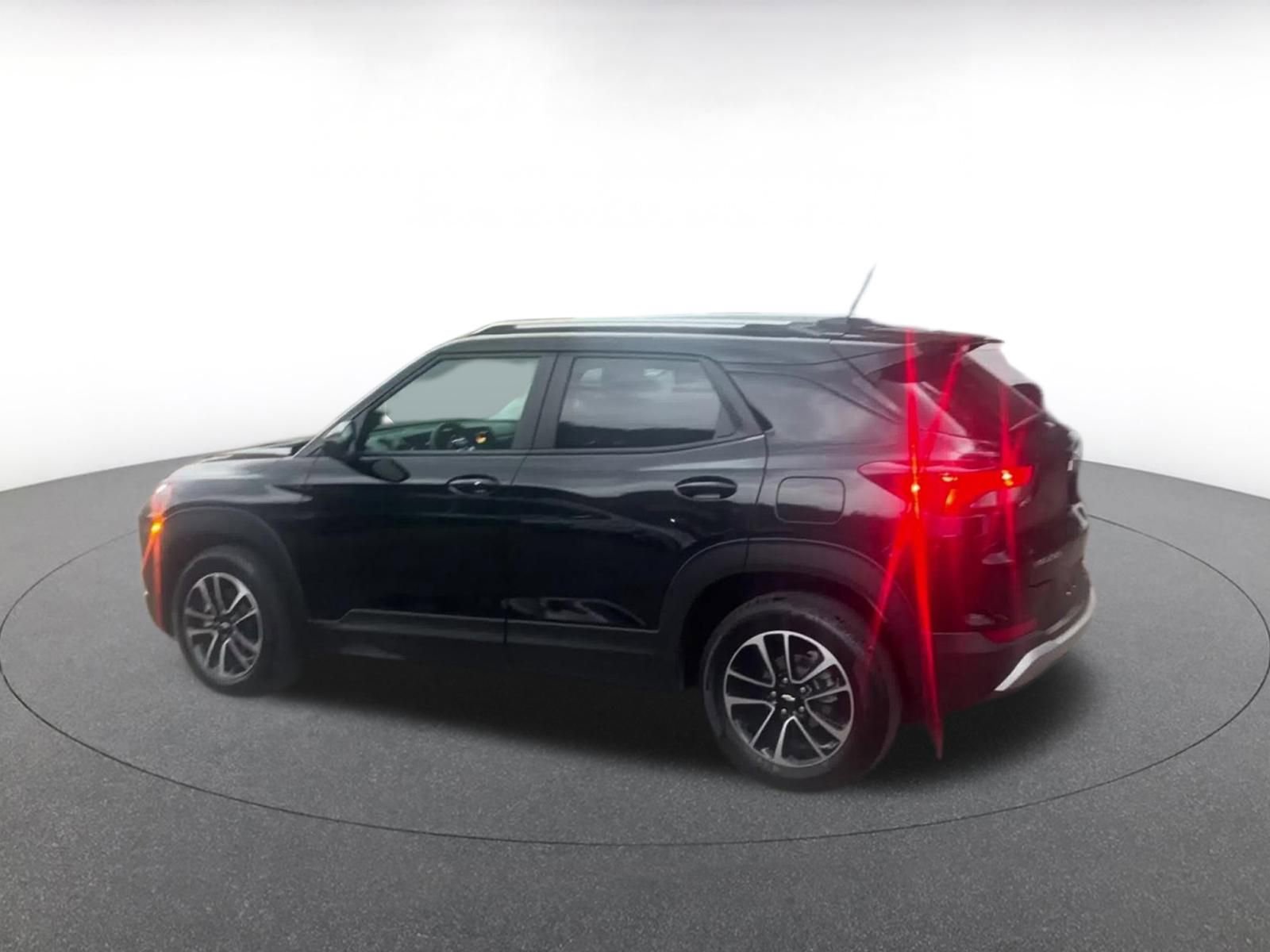 Used 2025 Chevrolet TrailBlazer LT image 9