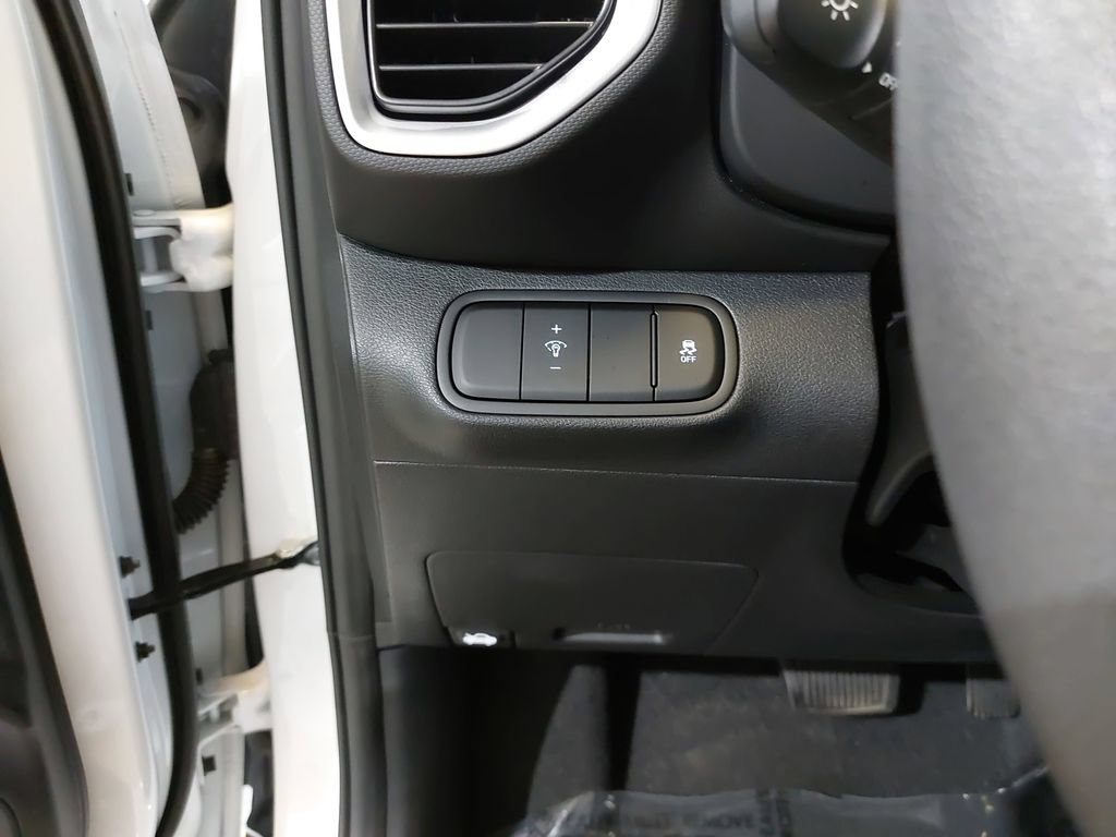 Certified 2025 Hyundai Venue SE FWD image 27
