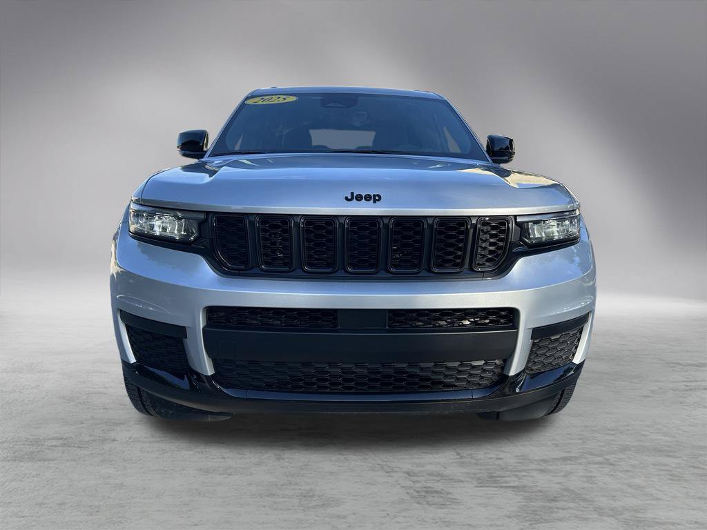 Used 2025 Jeep Grand Cherokee L Altitude RWD image 2