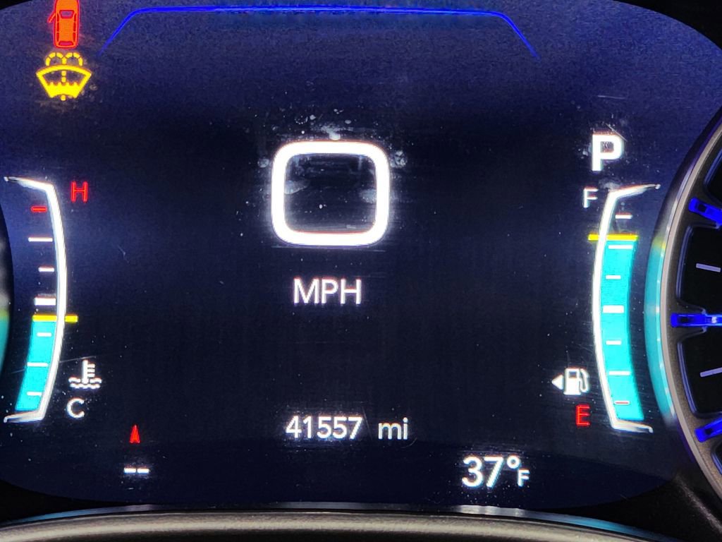 Used 2024 Chrysler Pacifica Touring-L FWD image 16