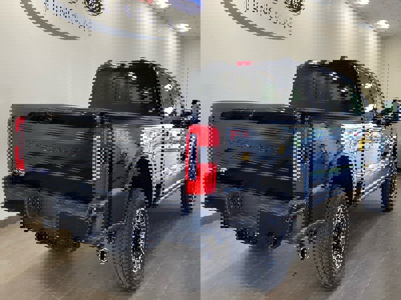 New 2025 Ford F350 Platinum w/ FX4 Off-Road Package image 7