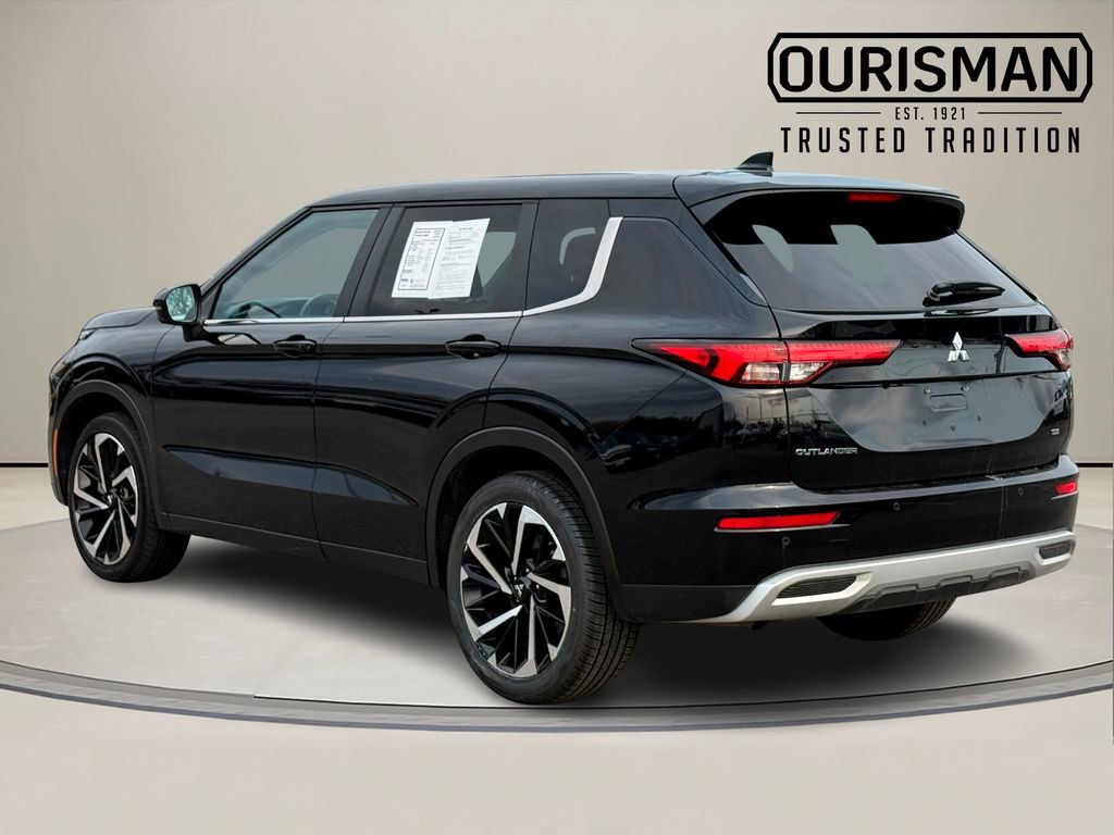 Used 2024 Mitsubishi Outlander SE image 4