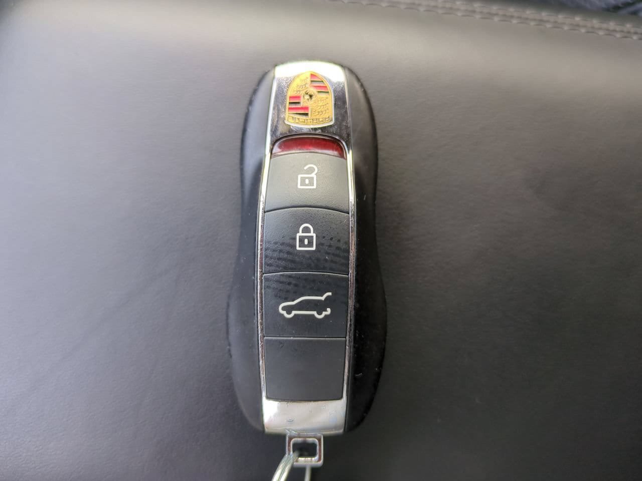 Used 2025 Porsche Macan AWD/4WD image 29