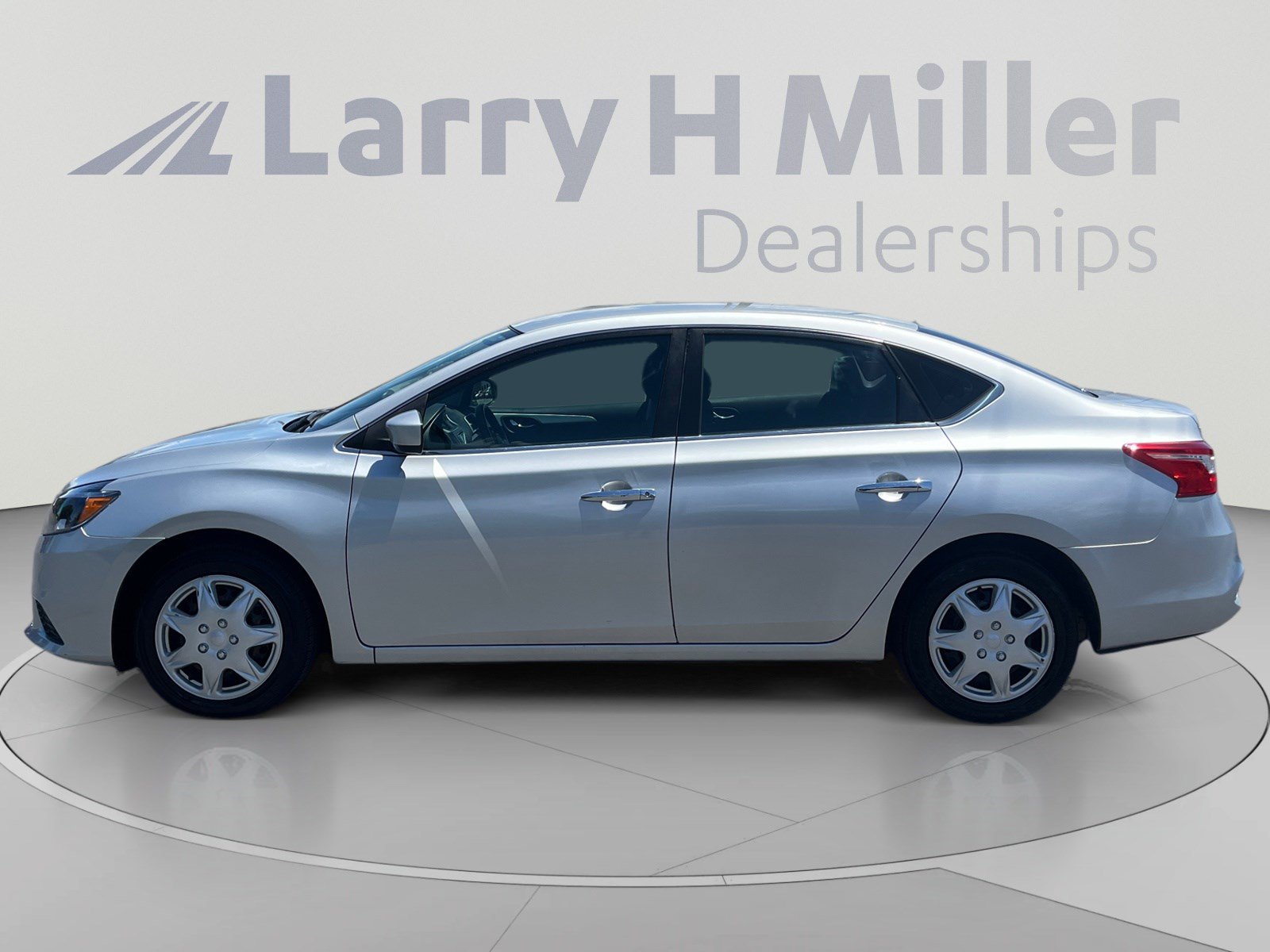 Used 2018 Nissan Sentra S FWD image 2