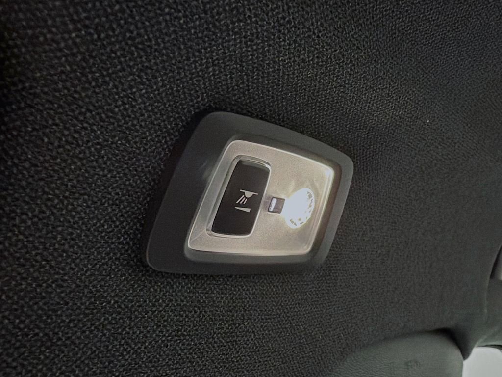 Used 2022 Volvo XC40 T5 R-Design w/ Advanced Package image 41