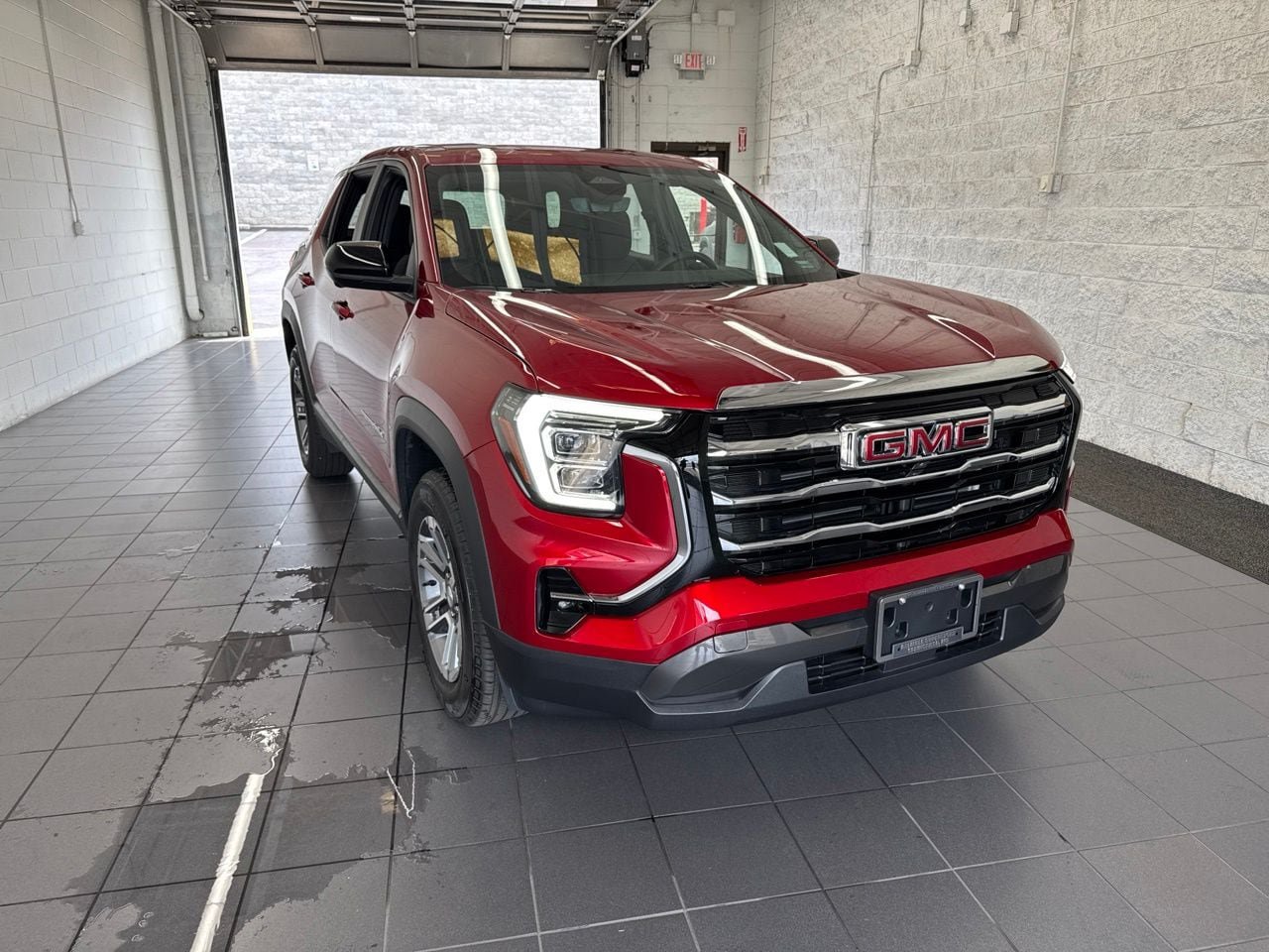 Used 2025 GMC Terrain Elevation w/ Technology Package II AWD/4WD image 2