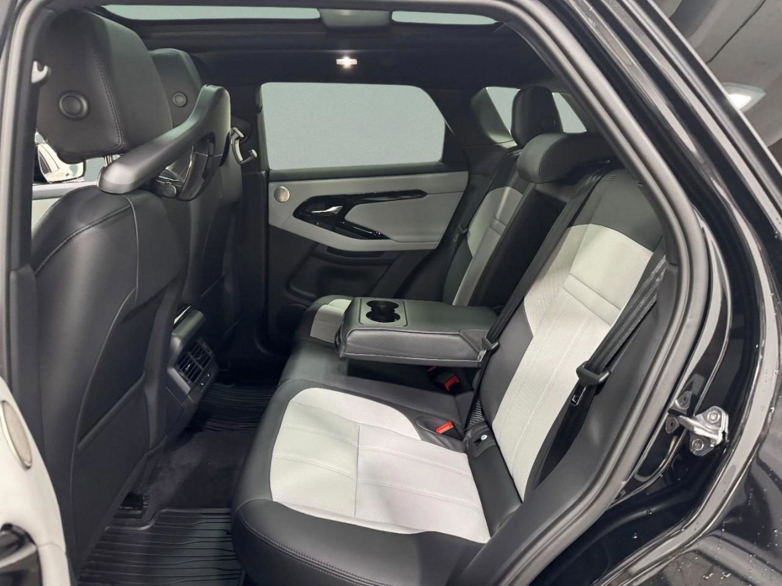 New 2026 Land Rover Range Rover Evoque Dynamic SE image 8