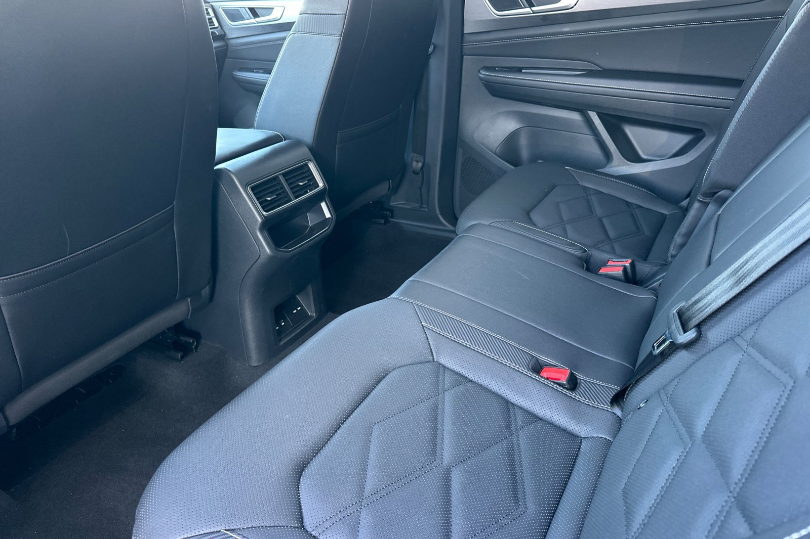 Used 2025 Volkswagen Atlas Cross Sport SE image 12