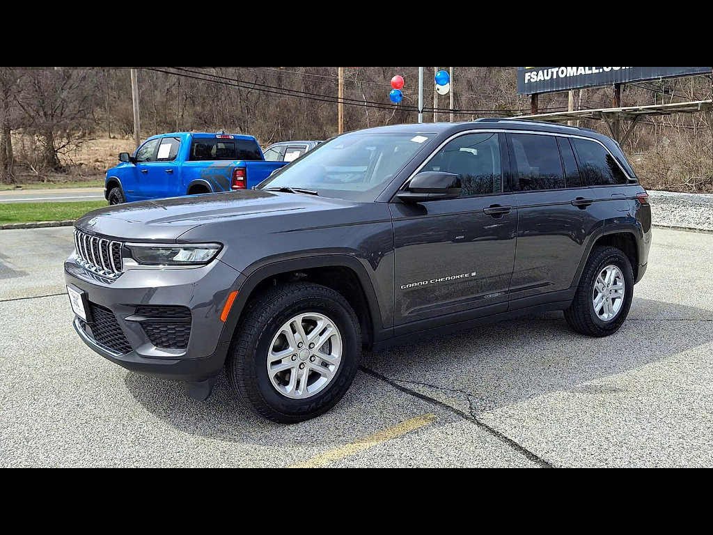 Certified 2023 Jeep Grand Cherokee Laredo w/ Luxury Tech Group I AWD/4WD image 4