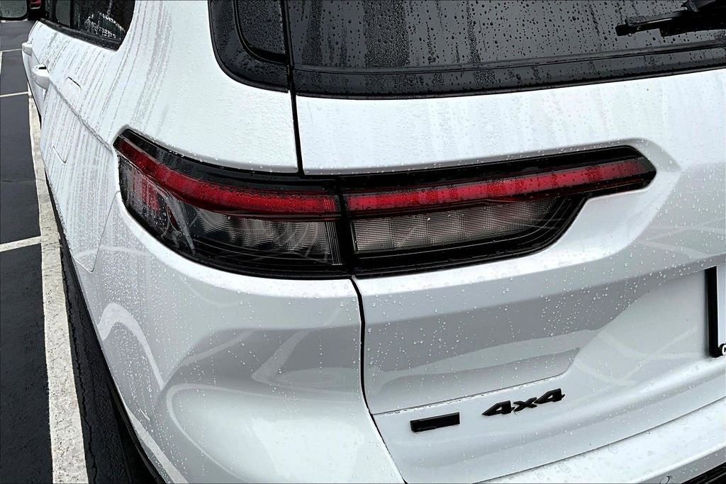 Used 2023 Jeep Grand Cherokee L Limited w/ Black Appearance Package image 23