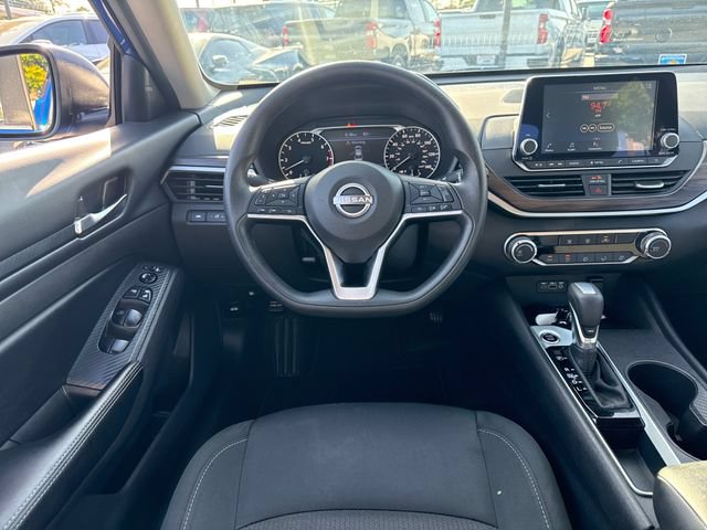 Used 2025 Nissan Altima 2.5 SV FWD image 13
