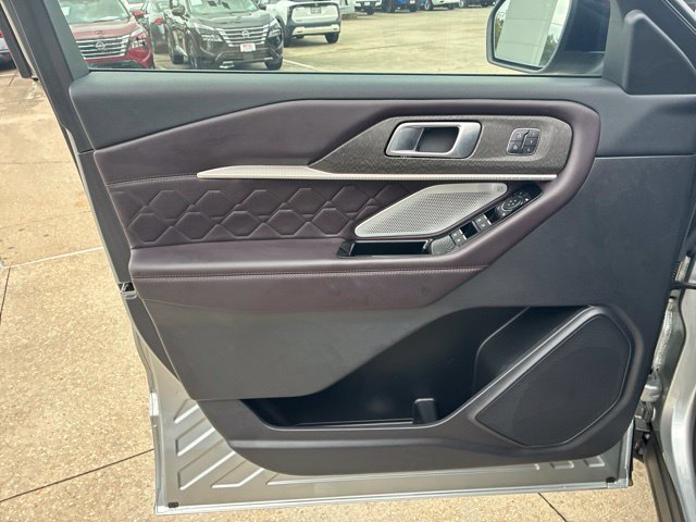 Used 2025 Ford Explorer Platinum w/ Ultimate Package AWD/4WD image 19