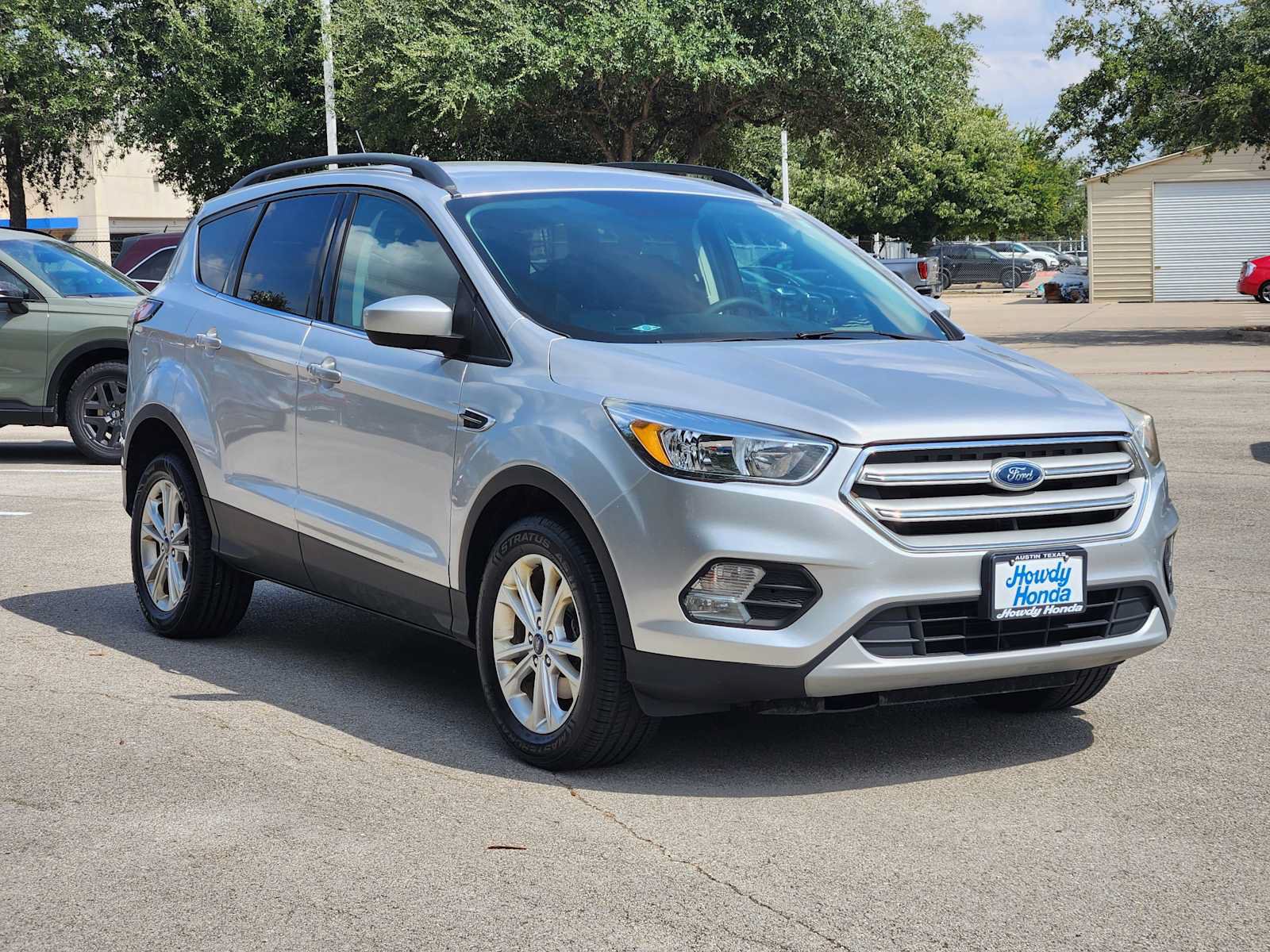 Used 2018 Ford Escape SE w/ SE Sync 3 Package FWD image 3