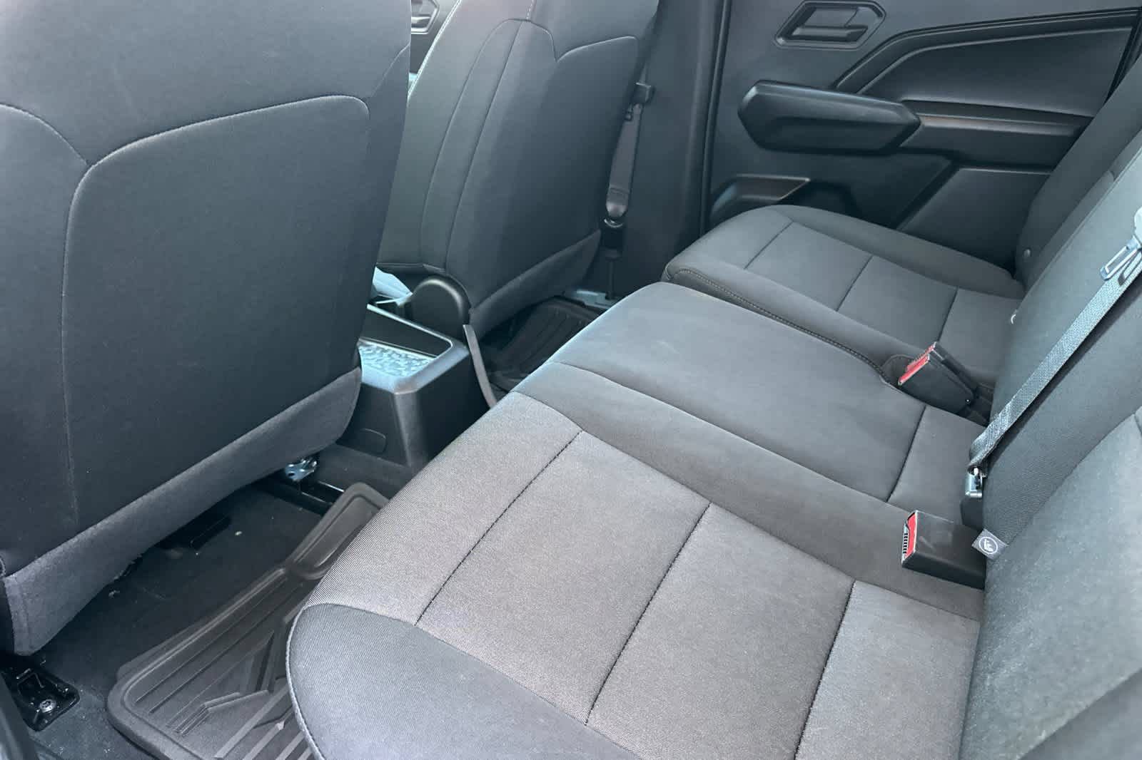 Used 2024 Chevrolet Colorado W/T RWD image 4