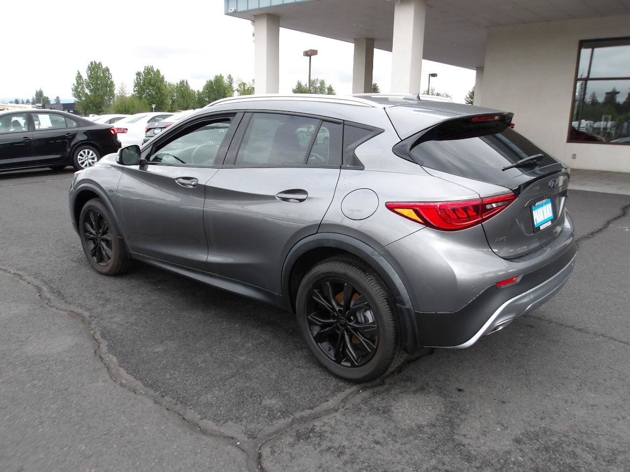 Used 2018 INFINITI QX30 Premium w/ Navigation Package AWD/4WD image 3