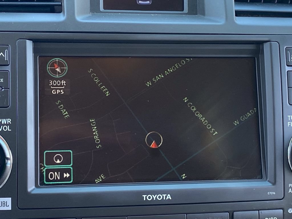 Used 2010 Toyota Highlander Limited FWD image 27