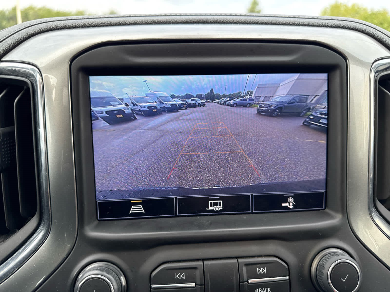 Used 2022 Chevrolet Silverado 1500 LTZ w/ LTZ Convenience Package II AWD/4WD image 11