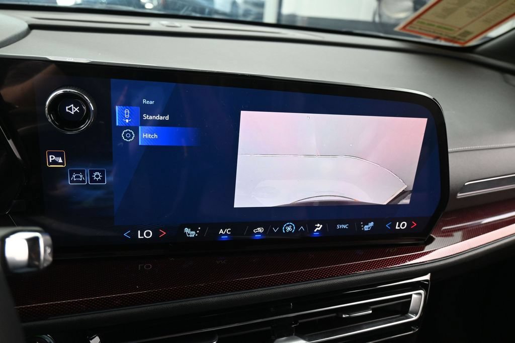 Used 2026 Chevrolet Traverse Z71 AWD/4WD image 19