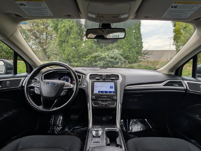 Used 2020 Ford Fusion SE FWD image 13