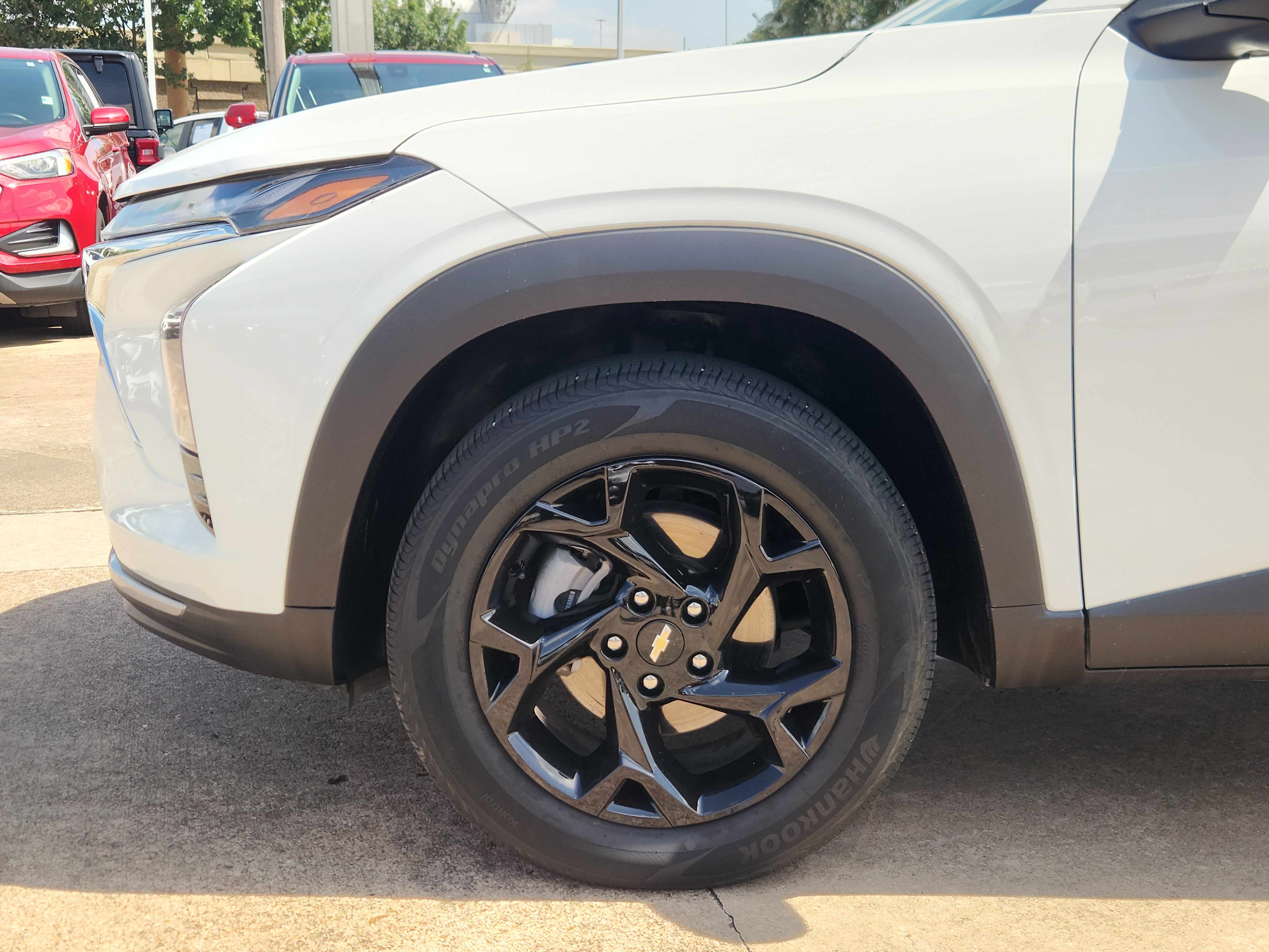 Used 2025 Chevrolet Trax LT FWD image 9