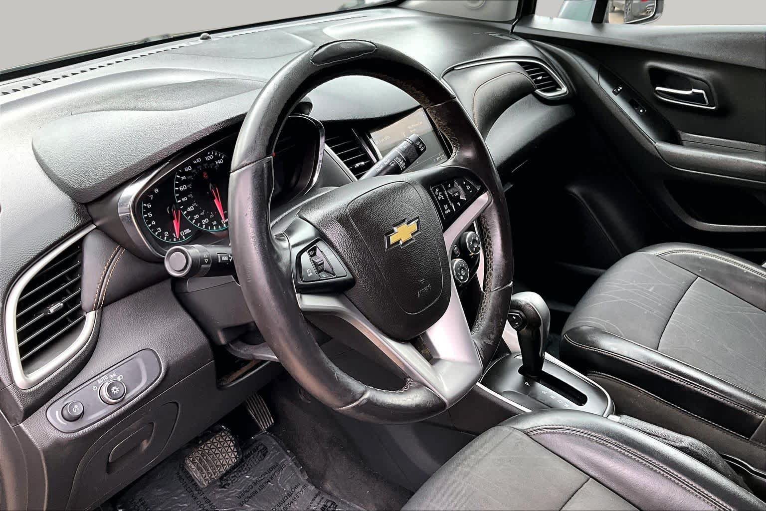 Used 2019 Chevrolet Trax LT w/ LT Convenience Package FWD image 17
