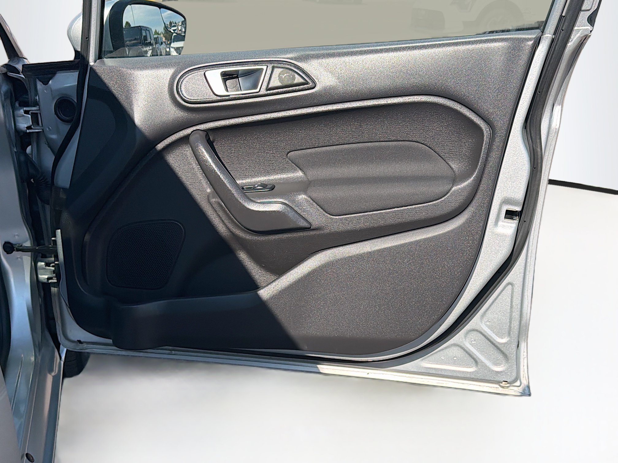 Used 2015 Ford Fiesta SE FWD image 29