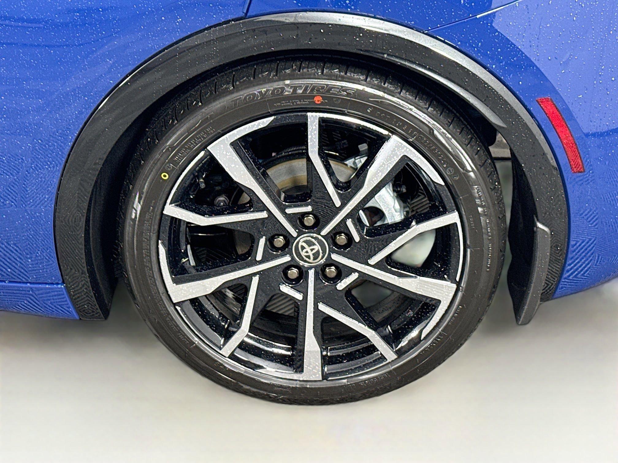 New 2026 Toyota Prius Plug-In Hybrid FWD image 9