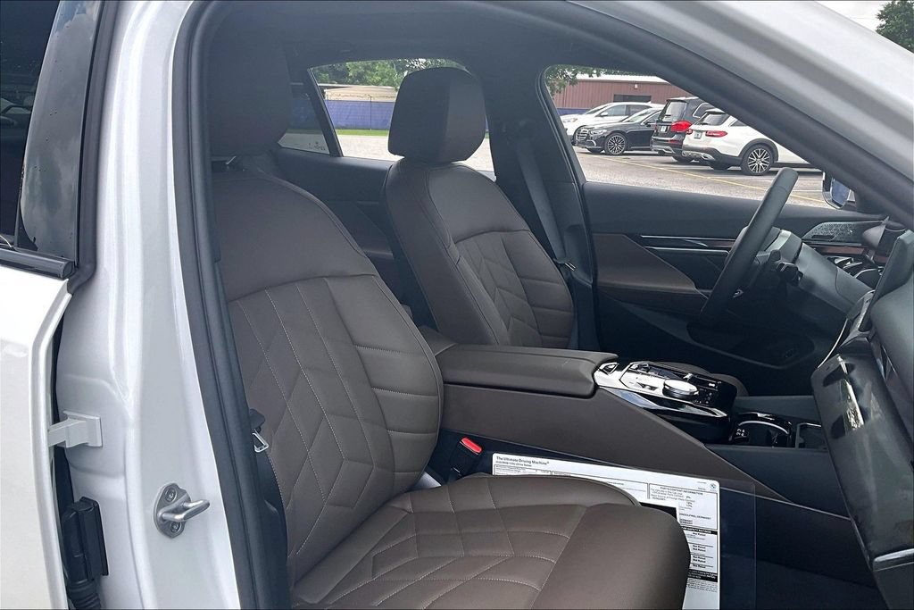 Certified 2026 BMW 550e xDrive AWD/4WD image 27
