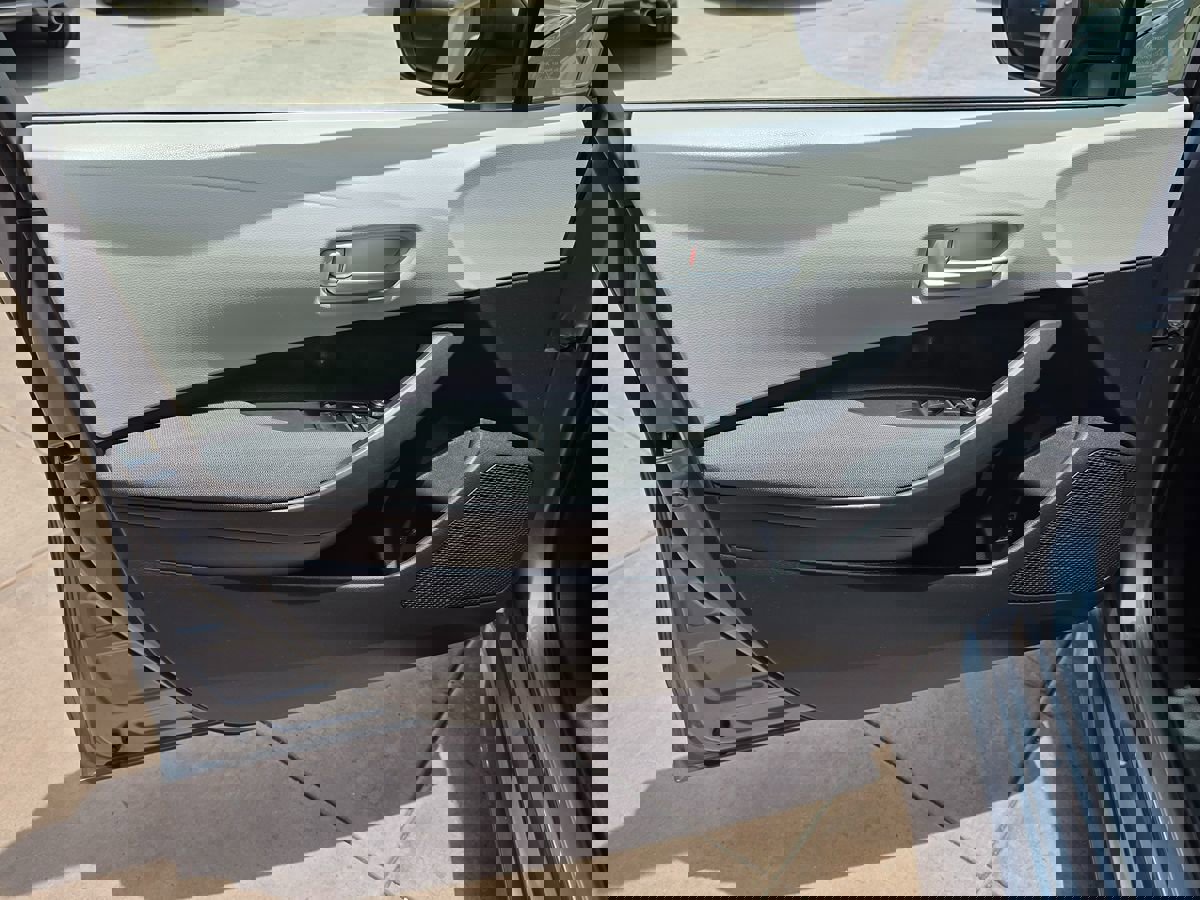 Used 2020 Toyota Corolla LE image 30