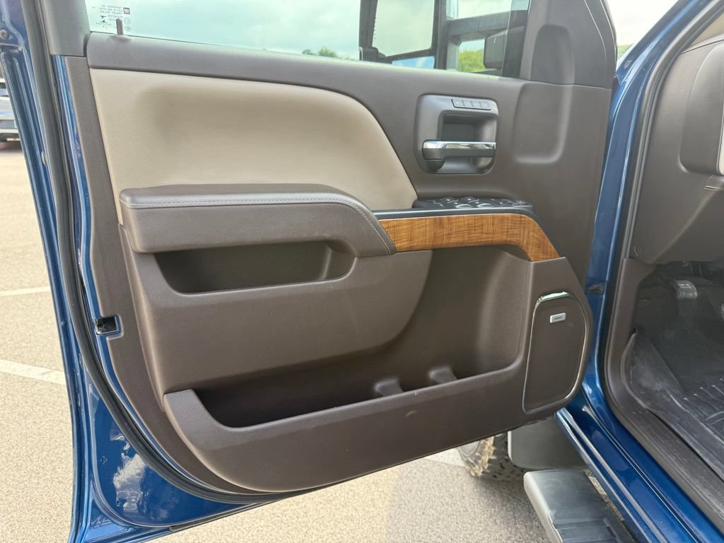 Used 2019 GMC Sierra 2500 SLT w/ Duramax Plus Package AWD/4WD image 24