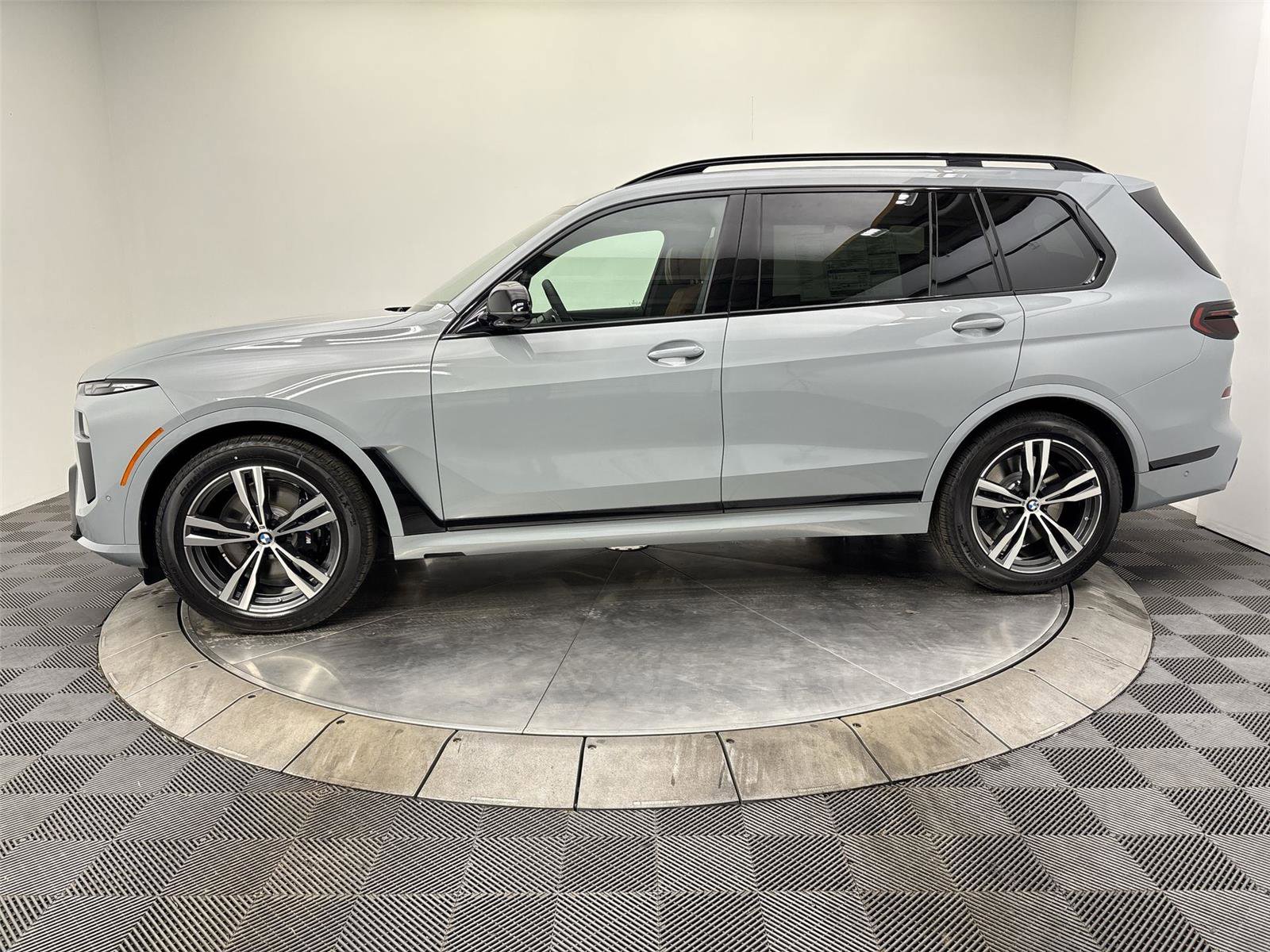 New 2026 BMW X7 M60i image 16