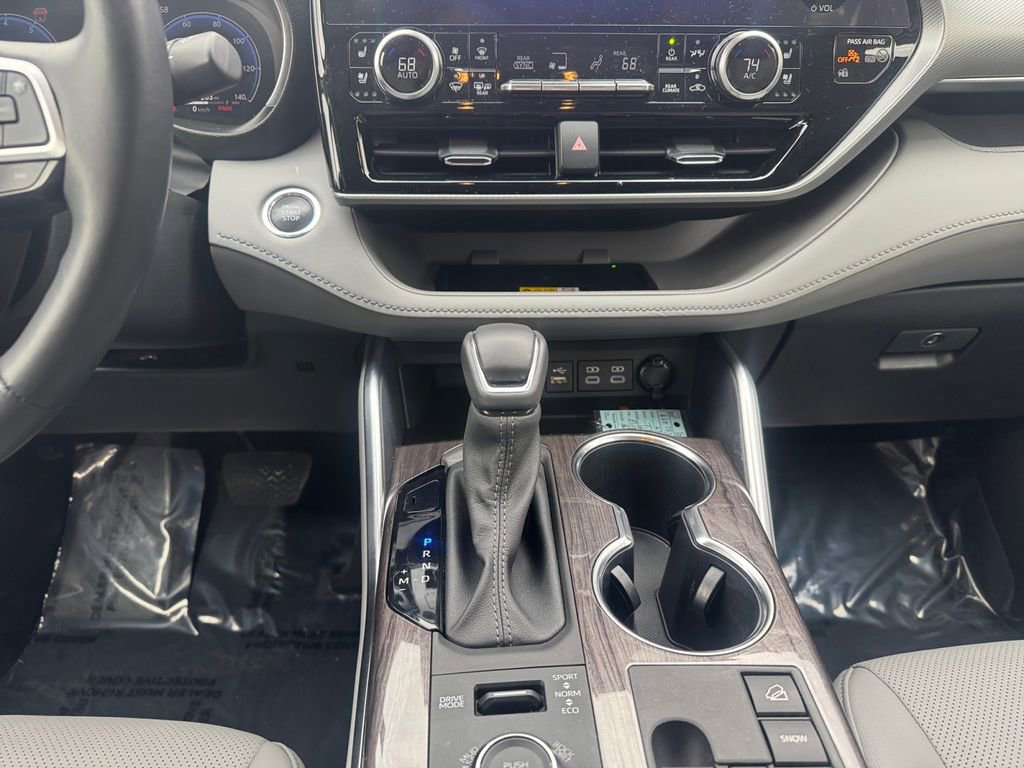 Used 2023 Toyota Highlander Platinum image 11