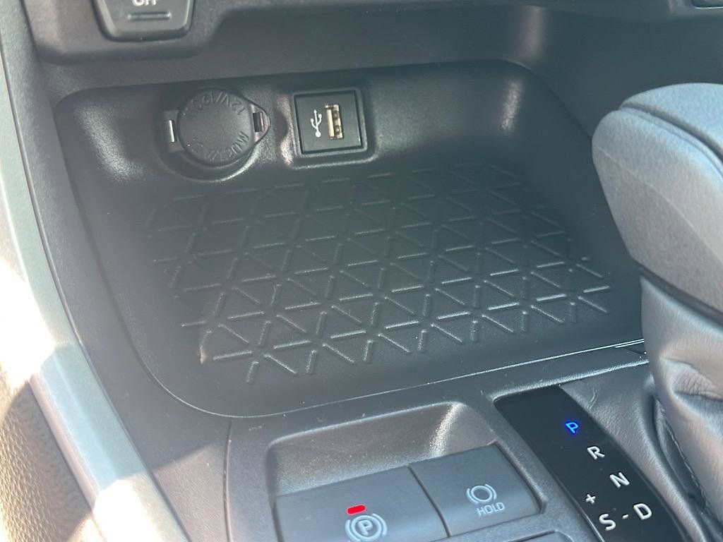 Certified 2025 Toyota RAV4 LE image 26