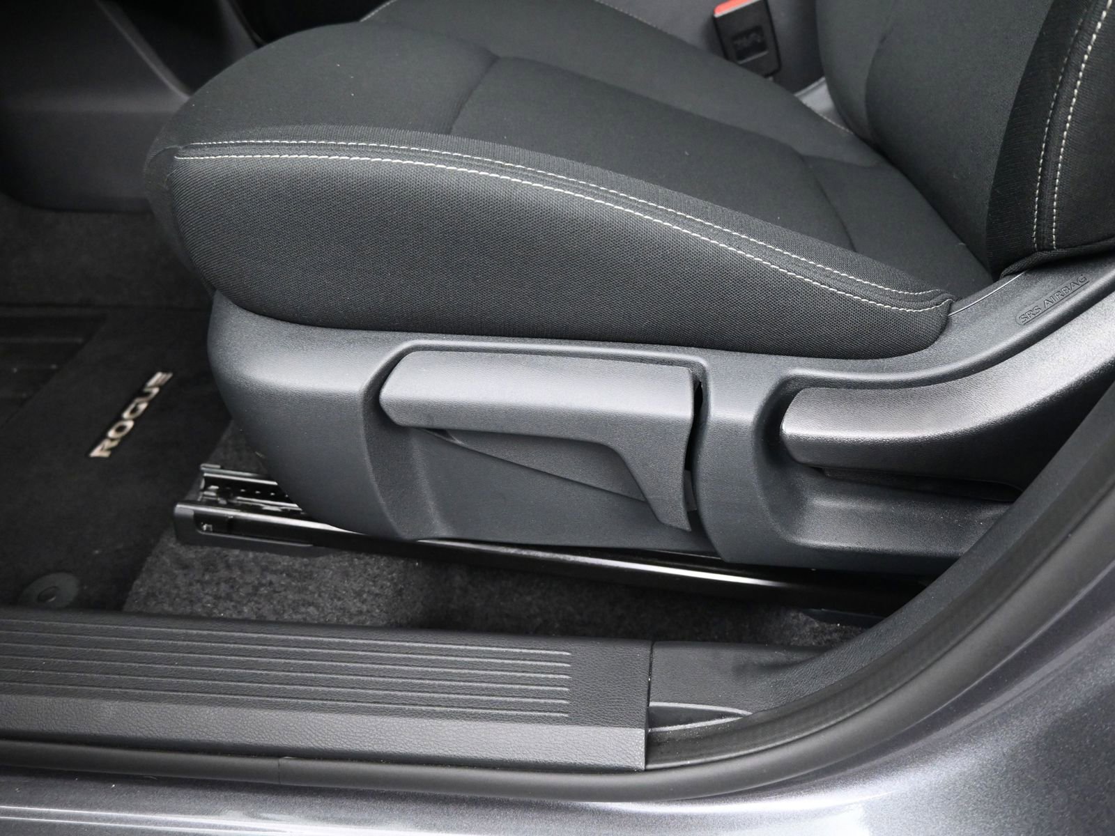 Used 2025 Nissan Rogue S image 10