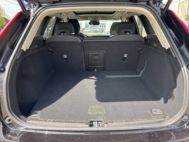 Used 2025 Volvo XC60 B5 Plus AWD/4WD image 12