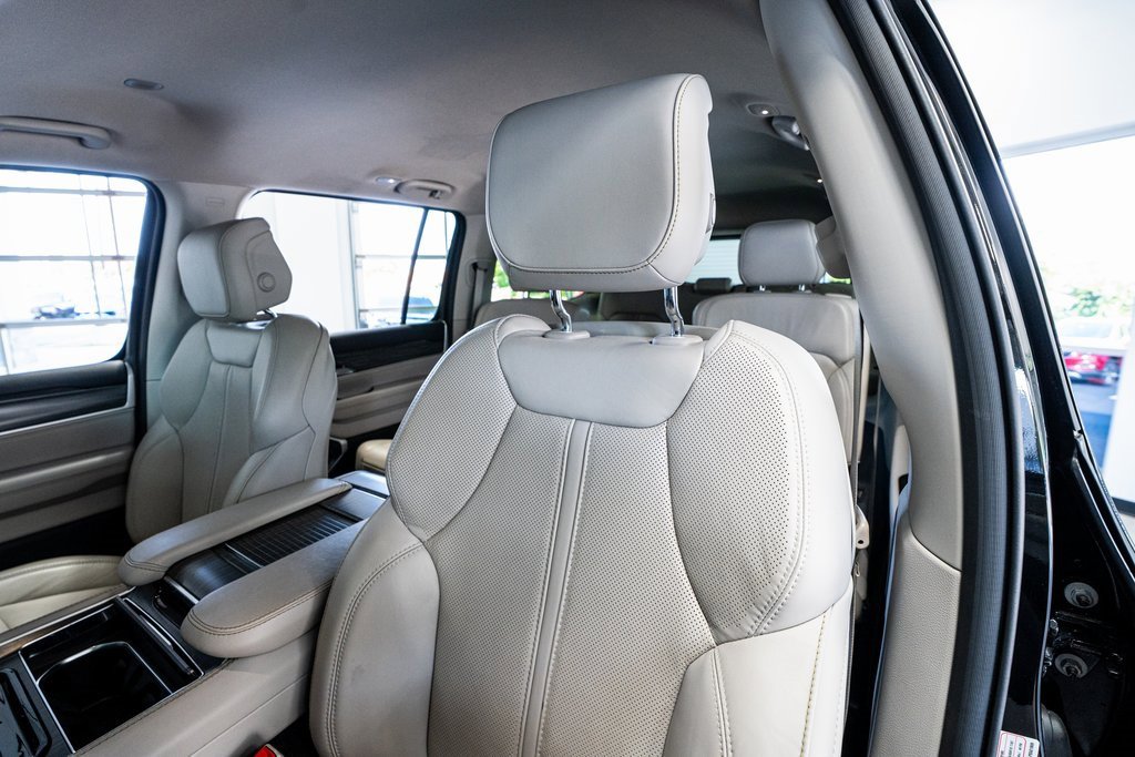 Used 2023 Jeep Wagoneer Series III w/ Preferred Equipment Group image 41