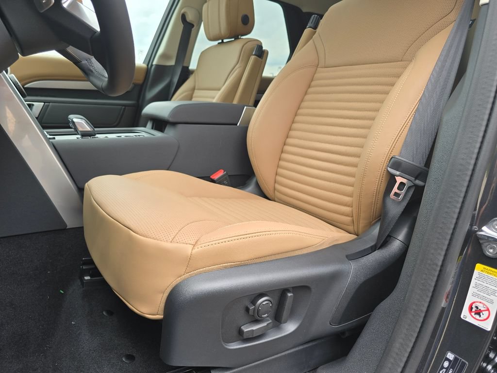 New 2026 Land Rover Discovery Limited Edition AWD/4WD image 41