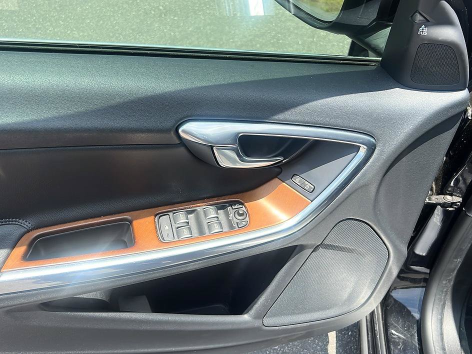 Used 2016 Volvo S60 T5 Inscription Platinum FWD image 26