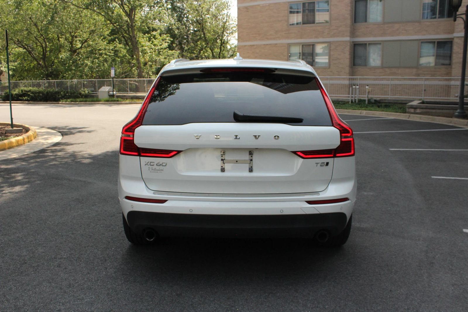Used 2019 Volvo XC60 T5 Momentum w/ Multimedia Package AWD/4WD image 8