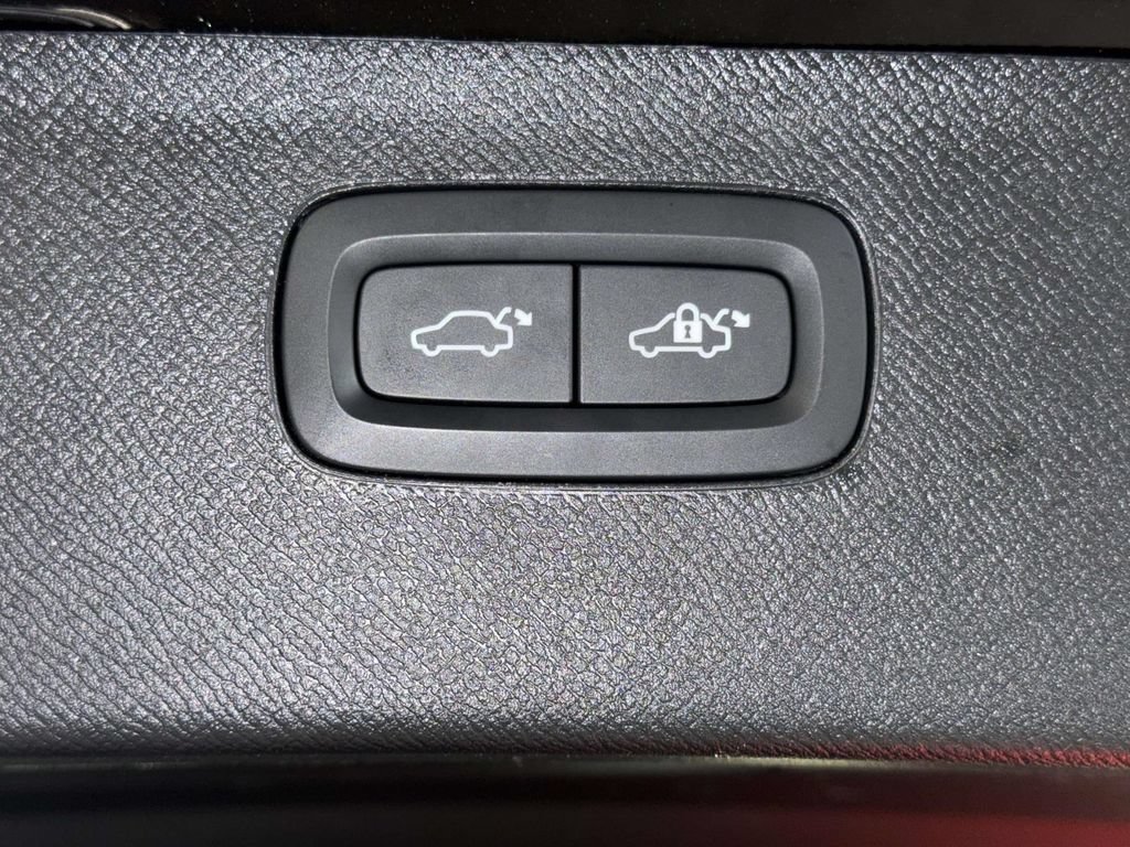 Used 2023 Volvo XC90 B6 Plus w/ Protection Package Premier AWD/4WD image 18
