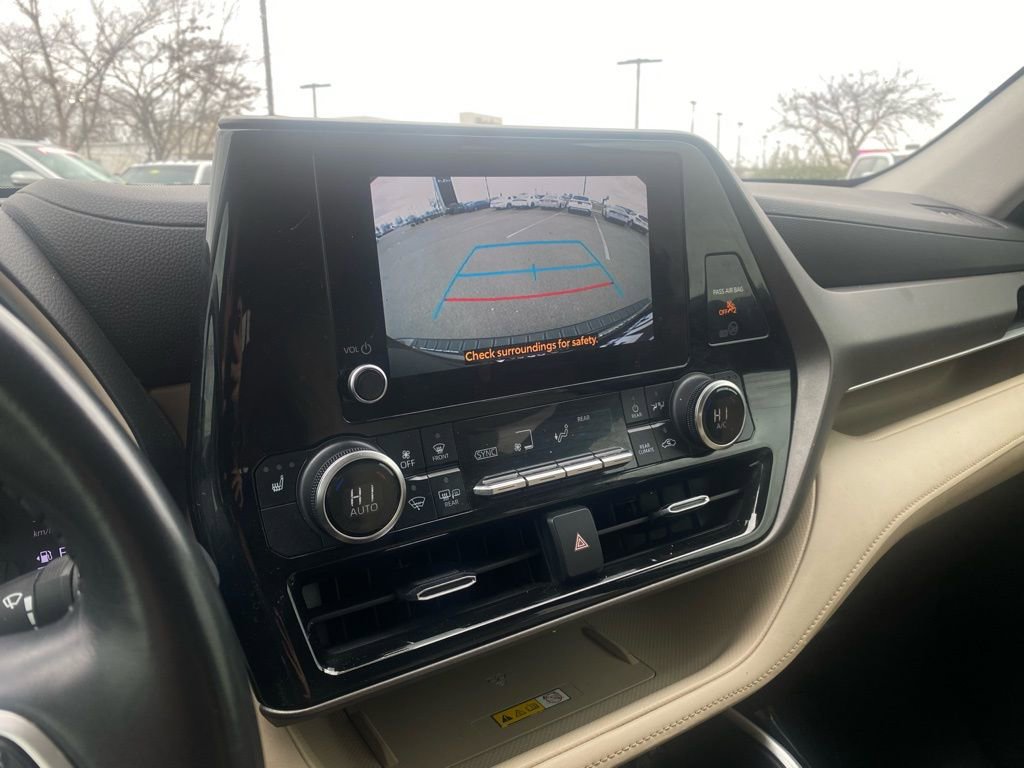 Used 2023 Toyota Highlander XLE image 16