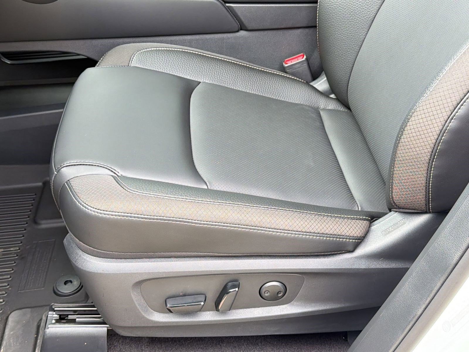 New 2026 Nissan Pathfinder SL image 14