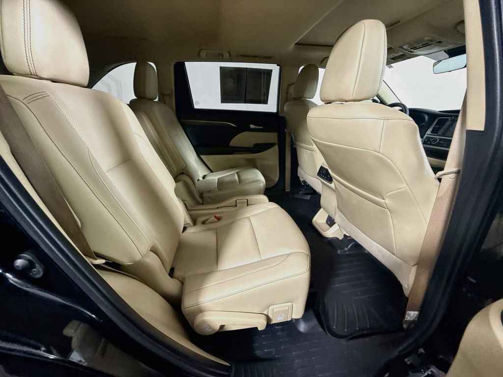 Certified 2019 Toyota Highlander Limited AWD/4WD image 26