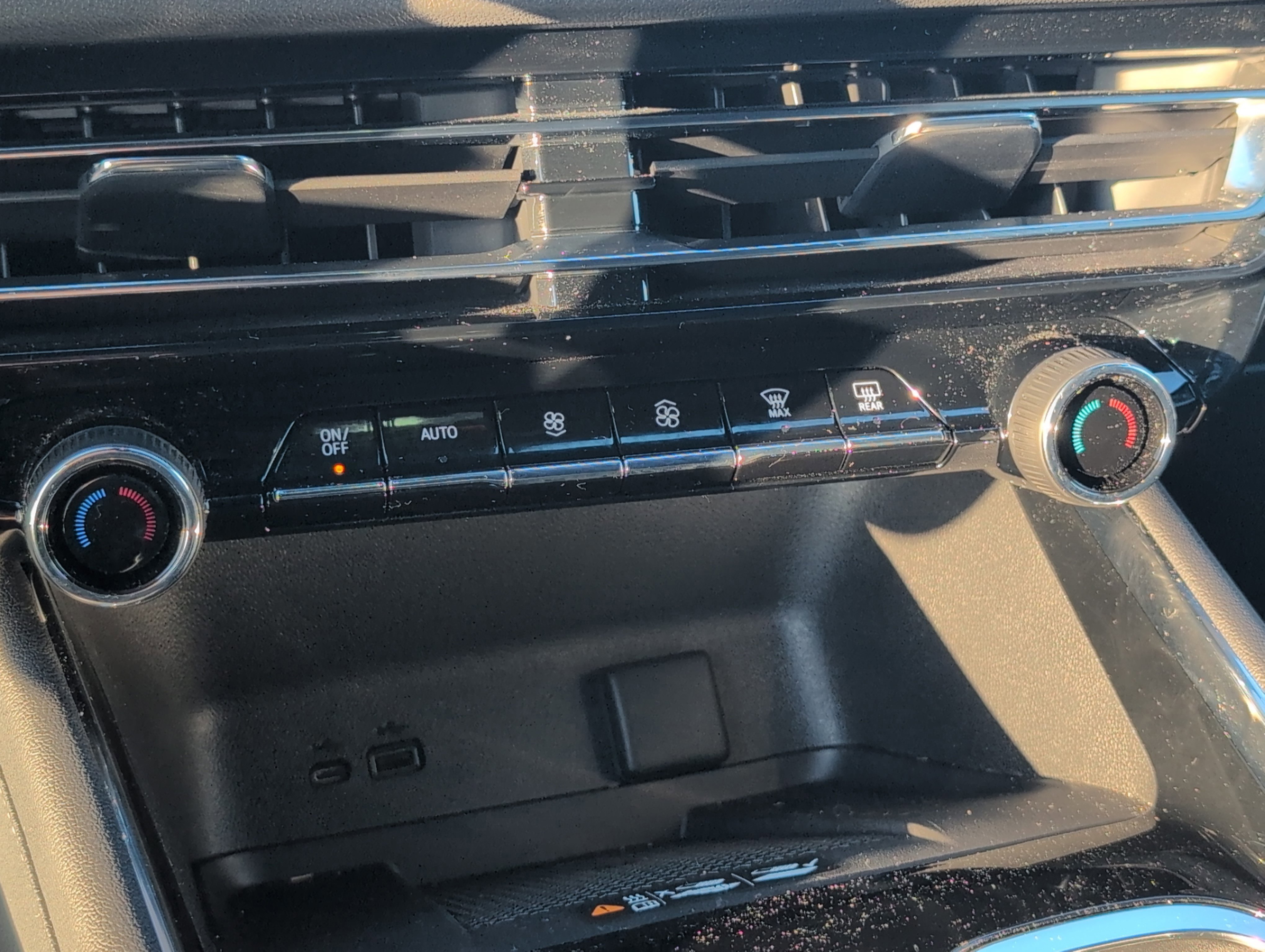 Used 2025 Chevrolet Traverse LT image 16